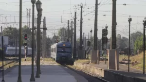 EFE Trenes busca a familiares de animitas que deben ser reubicadas por obras de construcción de proyecto Melipilla - Alameda