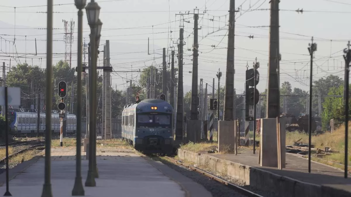 EFE Trenes busca a familiares de animitas que deben ser reubicadas por obras de construcción de proyecto Melipilla - Alameda