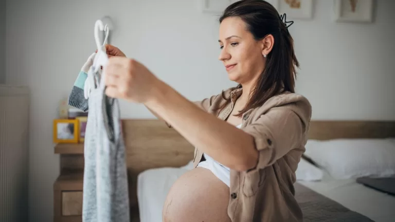 ¿No sabes qué necesitas en tu primer embarazo? En FMDOS resolvemos tus dudas