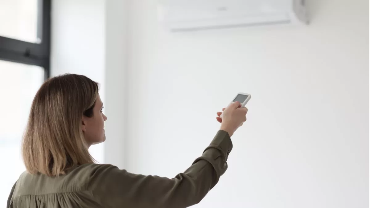 Evita el frío y ahorra luz: esta es la temperatura ideal que debe tener tu aire acondicionado en invierno