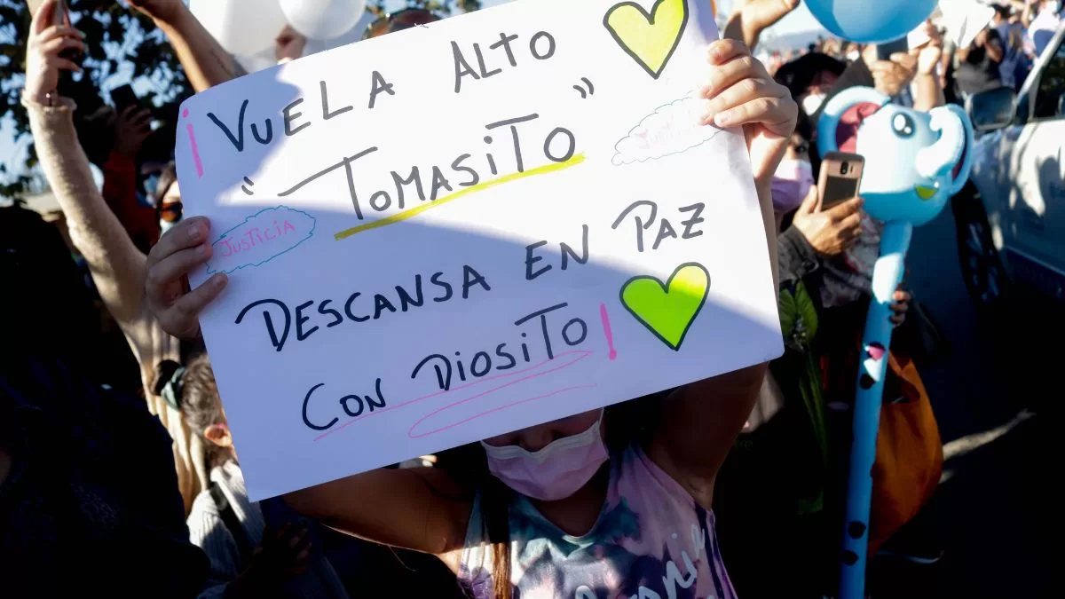 Drástico giro en el caso de Tomás Bravo: impactante video muestra a una tercera persona donde desapareció el menor