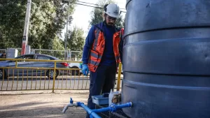 Para el fin de semana largo: revelan masivo corte de agua potable en sectores de la Región Metropolitana