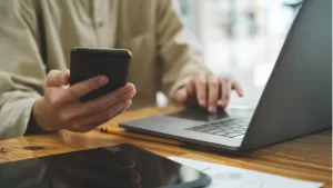 Tu WhatsApp en el trabajo no es tan privado como piensas: este es el error que estás cometiendo