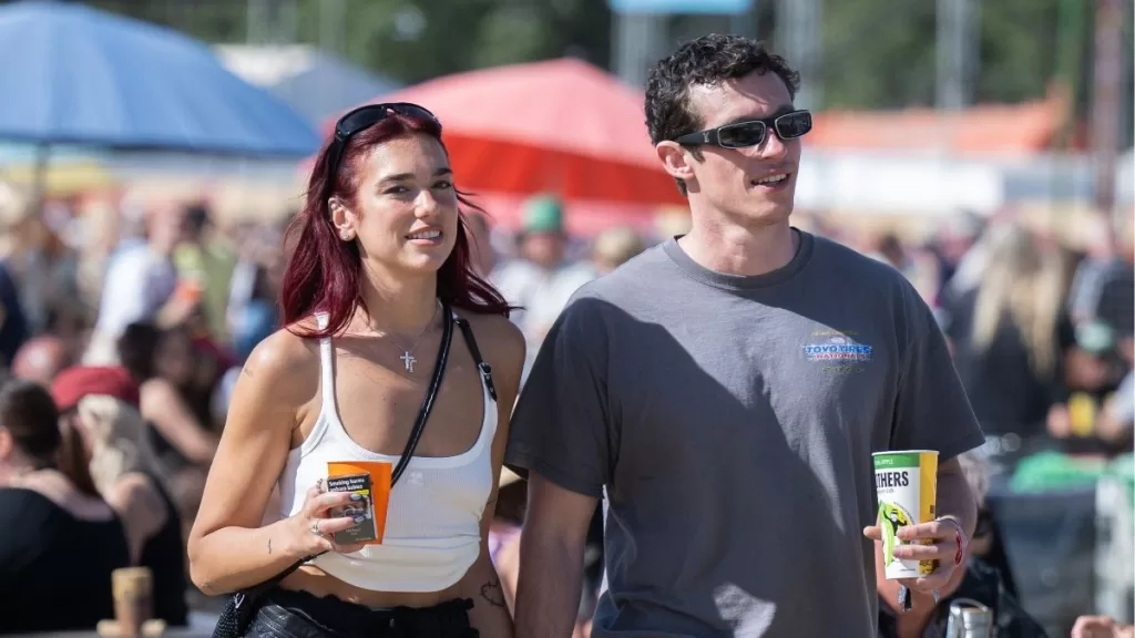 Callum Turner Prometido Dua Lipa