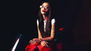 Conocidos artistas chilenos desatan rumores de relación tras inesperado acercamiento: "Ojalá no sea marketing"