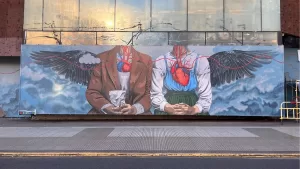 “Oyéndote el corazón”: el gigantesco mural del GAM que rinde homenaje al amor entre Gabriela Mistral y Doris Dana