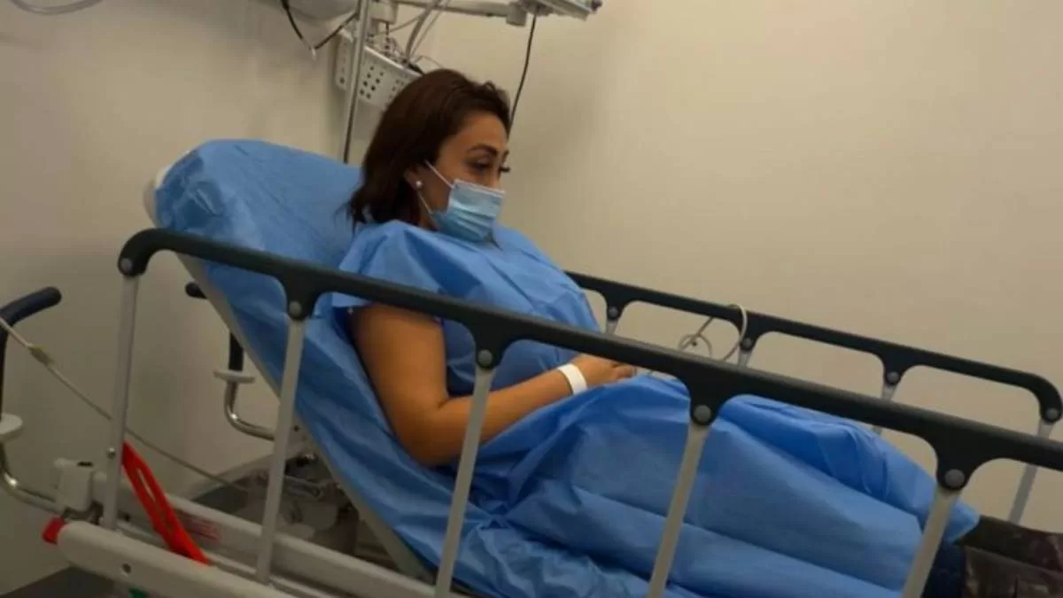 Conocida influencer reveló que tuvo que cancelar su viaje a Grecia por complejo estado de salud: "Pero el celular no lo suelta para nada"