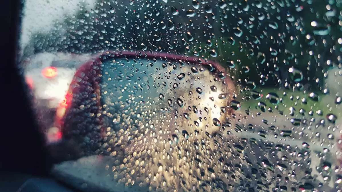 Con algo que todos tenemos en casa: así de fácil puedes evitar que los vidrios de tu auto se empañen