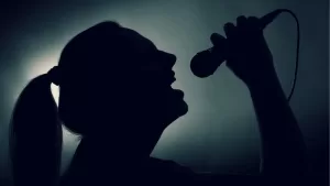 Famosa cantante denunció secuestro de su hijo en España: “Él tomó ventaja de todo…”