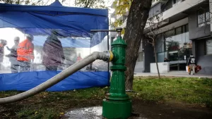 Por hasta 10 horas sin agua potable: corte de suministro afectará a estas comunas de la Región Metropolitana