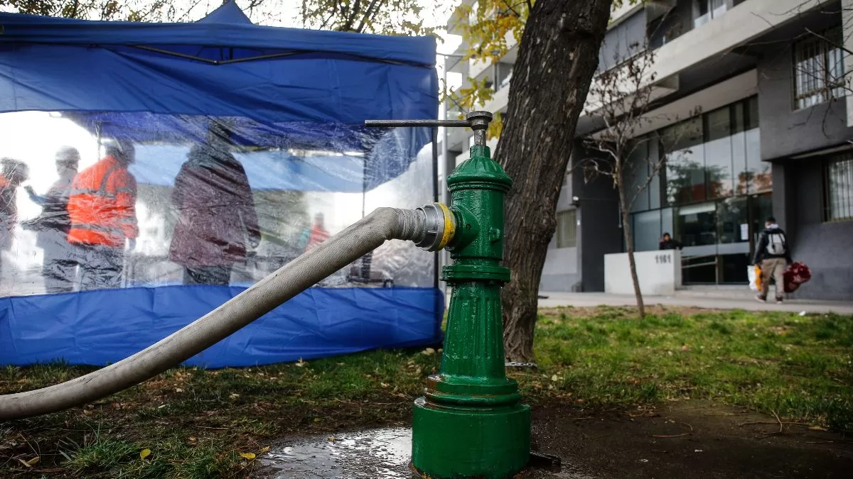Por hasta 10 horas sin agua potable: corte de suministro afectará a estas comunas de la Región Metropolitana