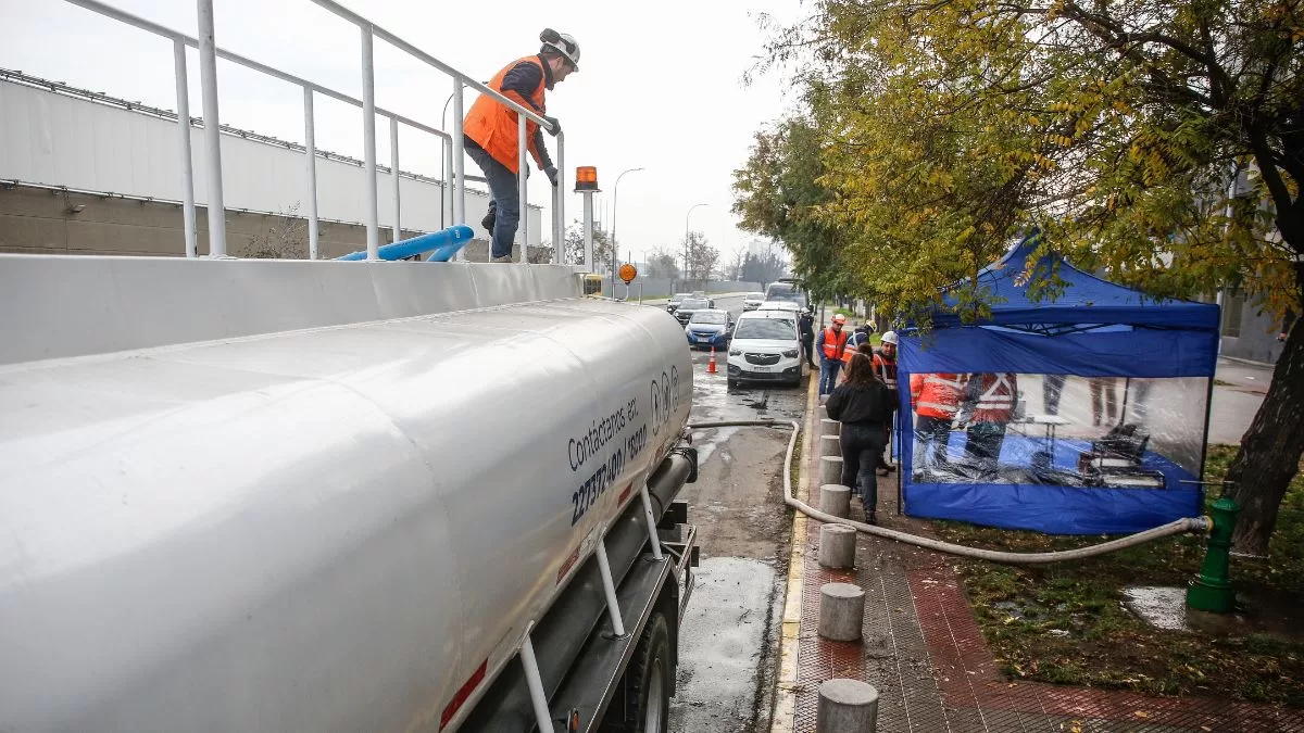 Hasta 12 horas sin agua potable: corte de suministro afectará a cuatro comunas de la Región Metropolitana