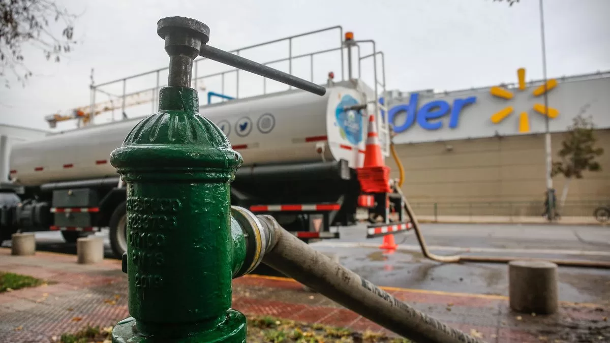 Por hasta 12 horas sin agua potable: corte masivo del suministro afectará a siete comunas de la Región Metropolitana