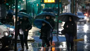 Santiago despide julio con intensas lluvias: ¿Cuándo y a qué hora comienzan?
