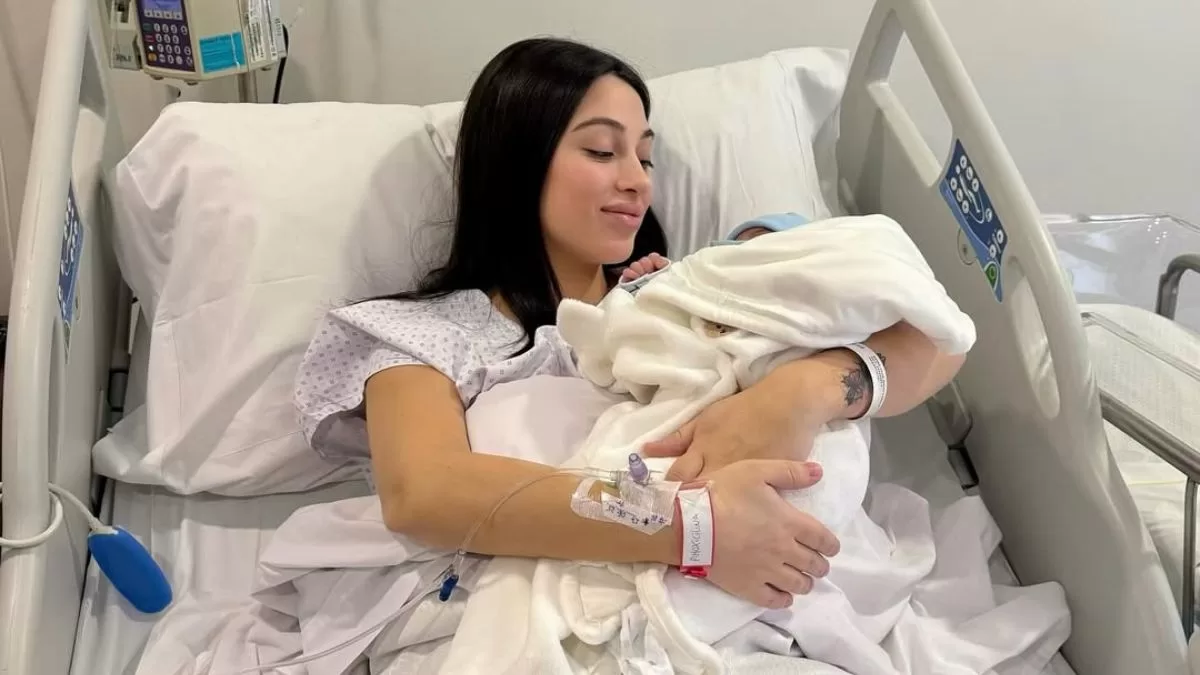 Popular influencer muestra su cuerpo a menos de un mes de dar a luz: antes se había sometido a un bypass gástrico