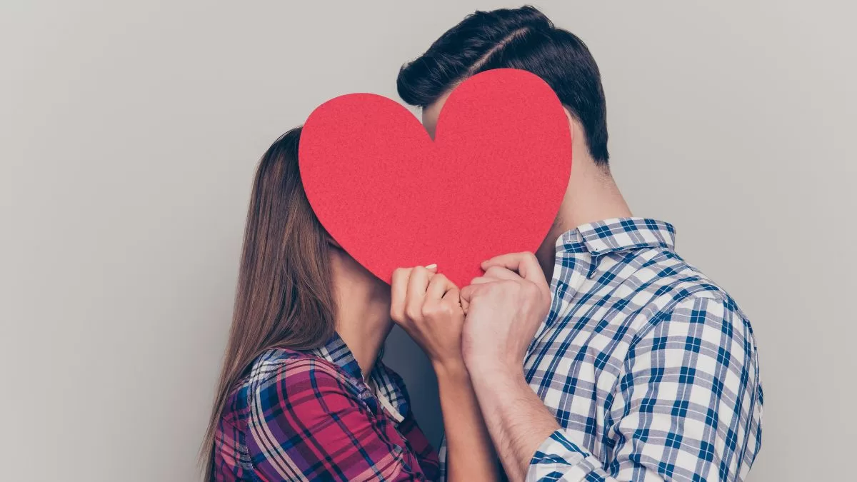 Se enamoró de un hombre 24 años mayor, ocultaron su romance, pero el amor triunfó: la historia que conmovió a FMDOS