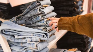 Popular marca de ropa en Chile realizará imperdible remate tras declararse en quiebra: así puedes participar