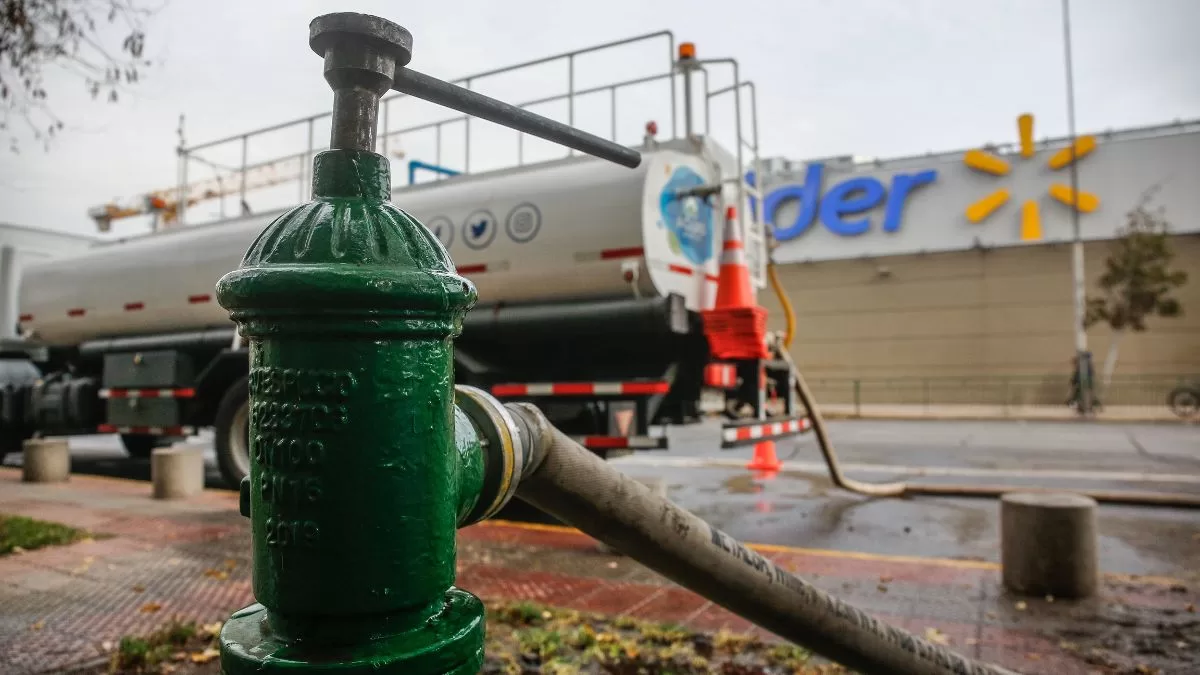 Por hasta 12 horas sin suministro: corte de agua afectará a cuatro comunas de la Región Metropolitana durante estas fechas