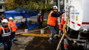 Por hasta 37 horas sin agua potable: corte de suministro masivo afectará a 6 comunas de la Región Metropolitana