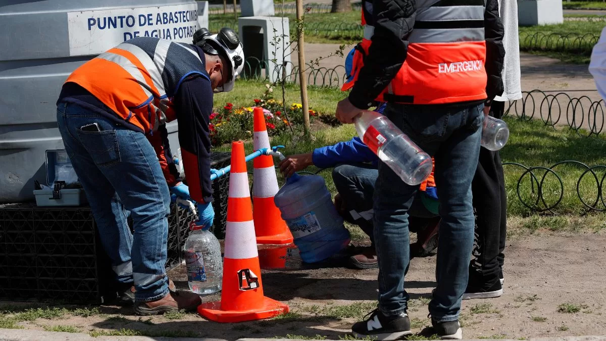 Por hasta 12 horas sin agua: corte de suministro afectará a cinco comunas de la Región Metropolitana