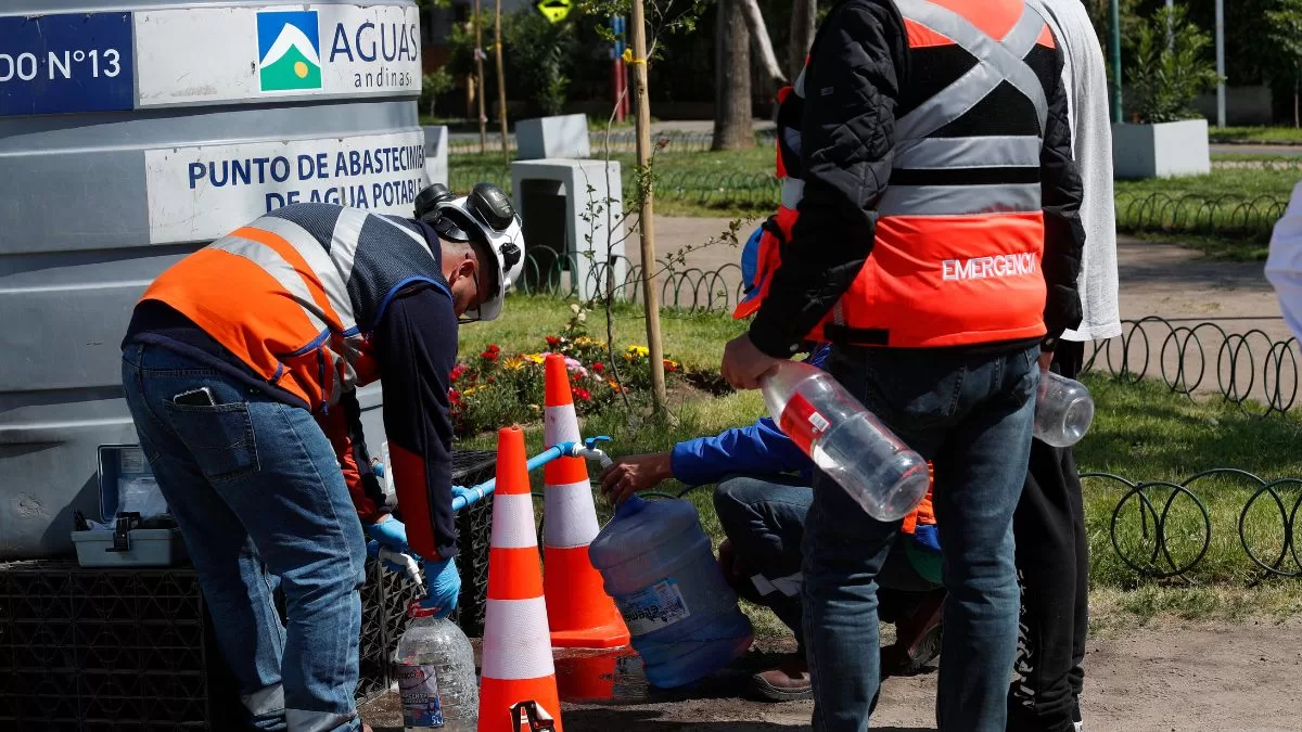 Por hasta 12 horas sin agua potable: corte del suministro afectará a cuatro comunas de la Región Metropolitana
