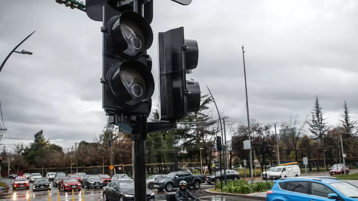 Hasta 7 horas sin electricidad: corte de luz afectará a siete comunas de la Región Metropolitana este lunes 4 de agosto