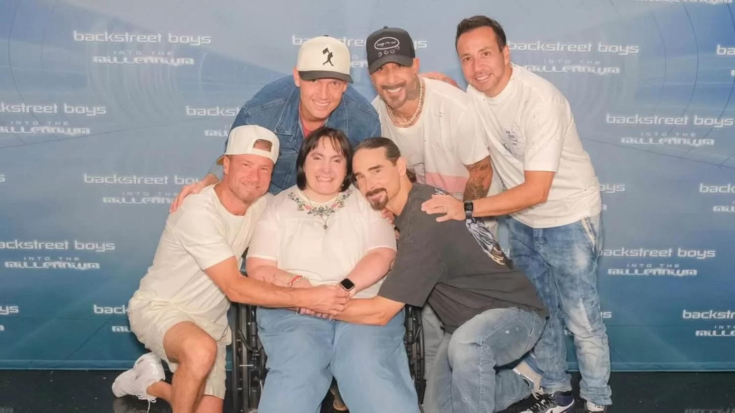 Chilena con movilidad reducida viajó a Las Vegas y cumplió el sueño de todos junto a los Backstreet Boys: "Son muy amorosos"