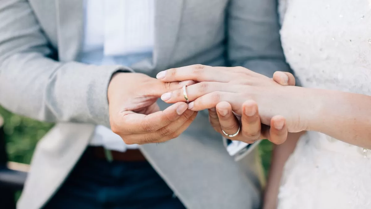 Joven chileno pidió ayuda para recuperar anillo de compromiso de su pareja y se llenó de burlas: "Alto nivel de trauma"