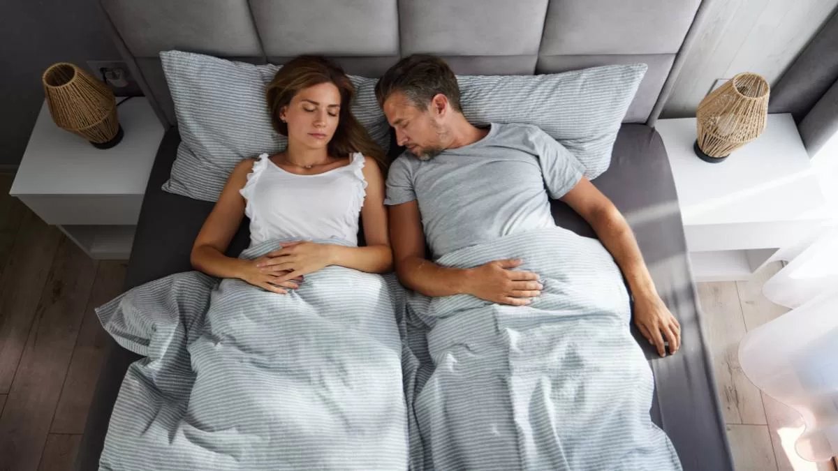 El error común que cometen las mujeres al dormir: afecta la abundancia, según el Feng Shui