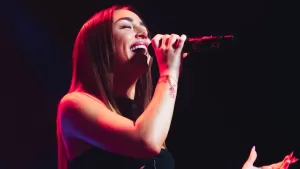 La pareja del momento confirma su relación y recibe duras criticas: "A ella no sé le ve feliz" y "La única explicación es el dinero"