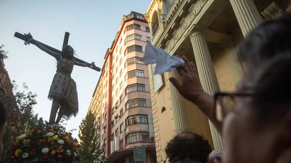 El fenómeno paranormal que sacude a conocido edificio del centro de Santiago: "Es una de las esquinas más transitadas..."