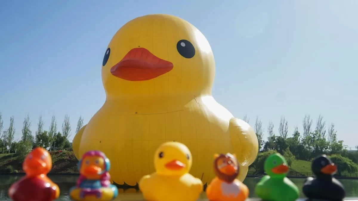 Pato gigante vuelve a Santiago para celebrar el Día del Niño 2025: dónde y cuándo verlo