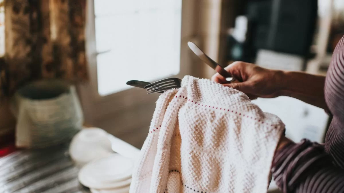 Este simple truco dejará tus utensilios de cocina como nuevos: necesitas dos ingredientes que todos tenemos en casa