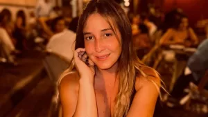 Humor, historias reales y cero filtros: así es el nuevo stand up de Valentina Saini que tienes que ver