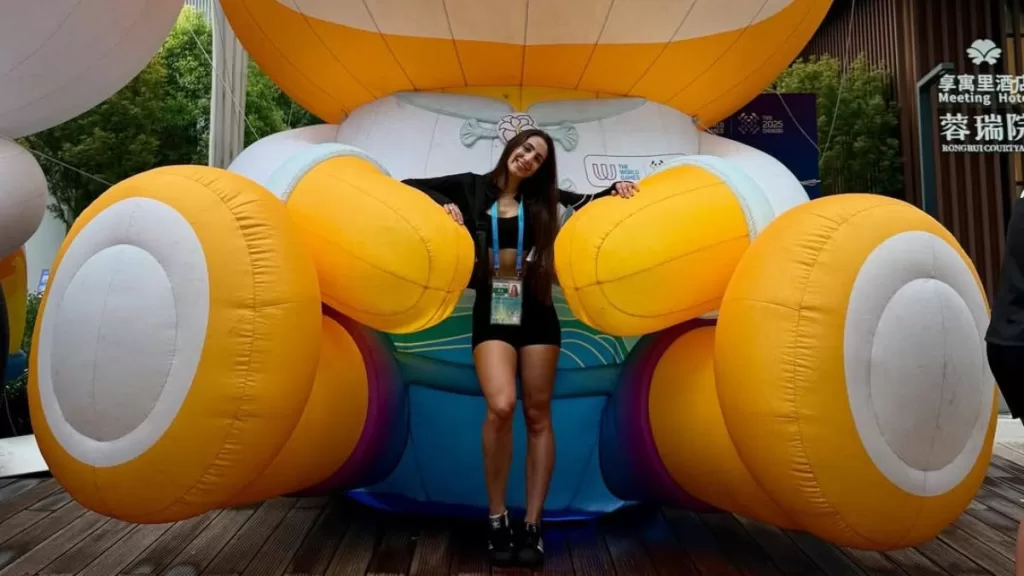 Valentina Toro China