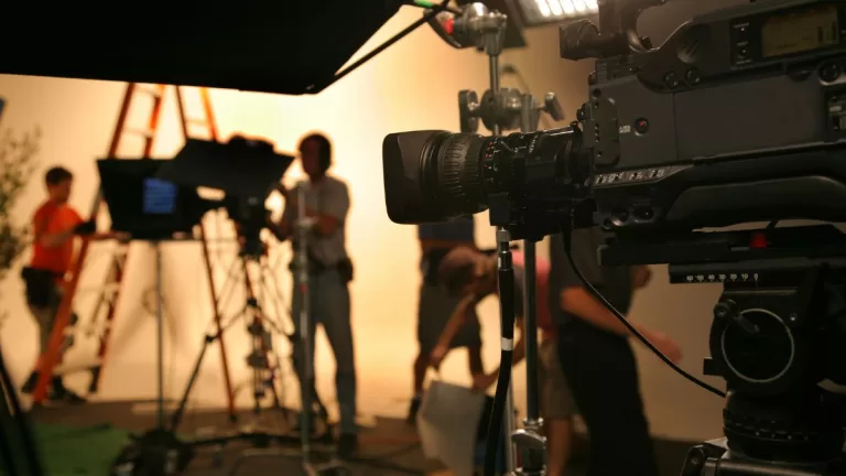 Querida actriz chilena regresa a las teleseries a sus 46 años: "Hay que adaptarse a los nuevos tiempos"