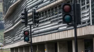 Por hasta casi 7 horas sin electricidad: corte de luz afectará a seis comunas de la Región Metropolitana