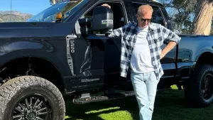 Conocido actor de la TV tiene nueva pareja tras su divorcio: es 24 años menor y aseguran que es igual a su ex