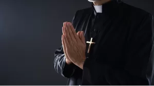 "No lo hablé hasta adulto": Integrante de "Detrás del Muro" reveló haber sufrido abuso por parte de un Cura