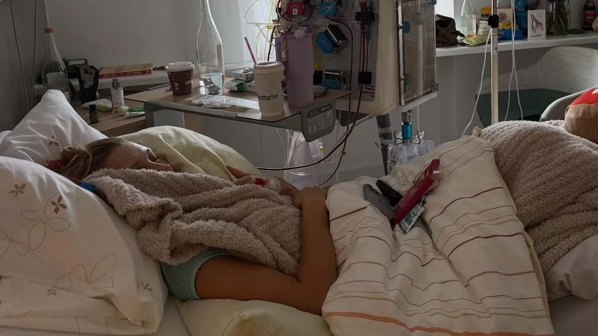 Popular modelo famosa en Chile preocupa con su estado de salud: fue conectada a equipos médicos