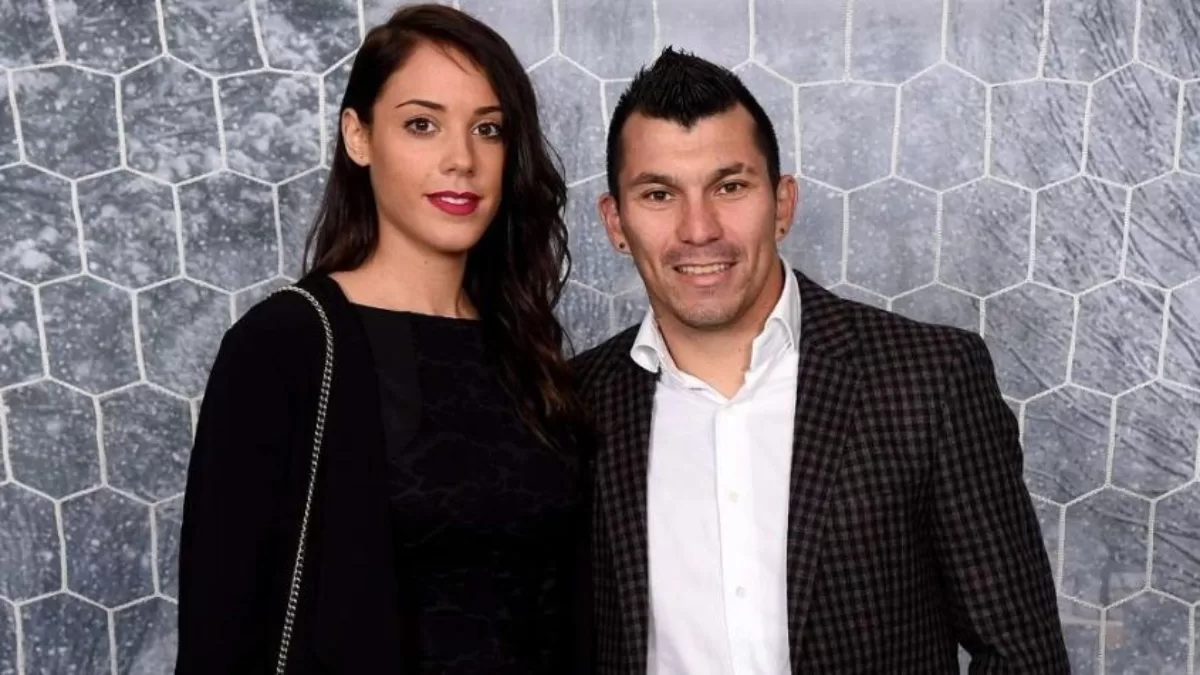 Expareja de Gary Medel oficializa su nueva relación con hermano de un destacado futbolista