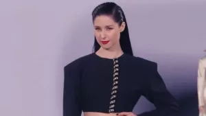 Así fue la caminata de Francisca Valenzuela en la pasarela de Lé Défile 2025 en París