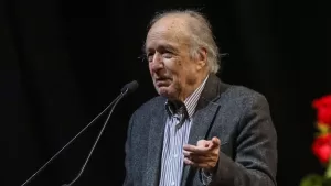 Destacado actor chileno emocionó al recordar a su esposa fallecida tras recibir importante premio: "Mi mujer..."