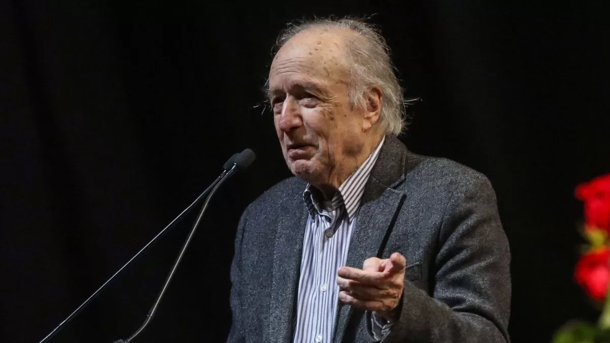 Destacado actor chileno emocionó al recordar a su esposa fallecida tras recibir importante premio: "Mi mujer..."