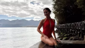 Conocida actriz chilena reacciona a críticas por sus relaciones: "Hay personas que de repente te dicen ‘como que pasas de uno a otro’"