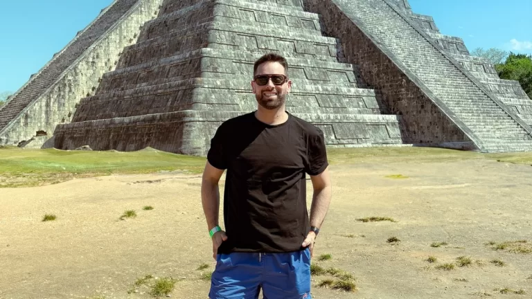 Conocido periodista de la TV revela que se involucró con la expareja de colega: "Debo dar la cara"