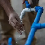 Por hasta 12 horas sin agua potable: corte de suministro afectará a estas comunas de la Región Metropolitana