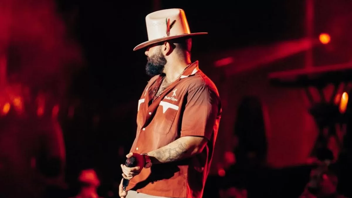 Carín León en Chile 2025: Este es el setlist que cantará en el Movistar Arena