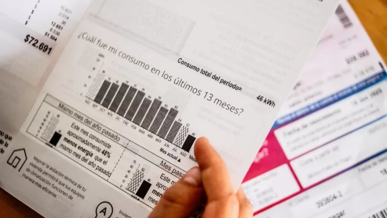 Gobierno confirma devolución en cuentas de luz tras error de cobros en exceso: ¿Cuánto es el monto y desde cuándo se implementará?