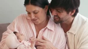 Eugenia Lemos revela la rutina que ha tenido que adoptar con su pareja tras la llegada de su bebé: "Yo me encargo de sus ropitas..."